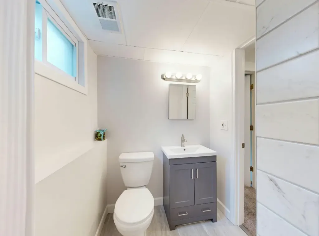 Ideas That Make Small Bathrooms Look Spacious